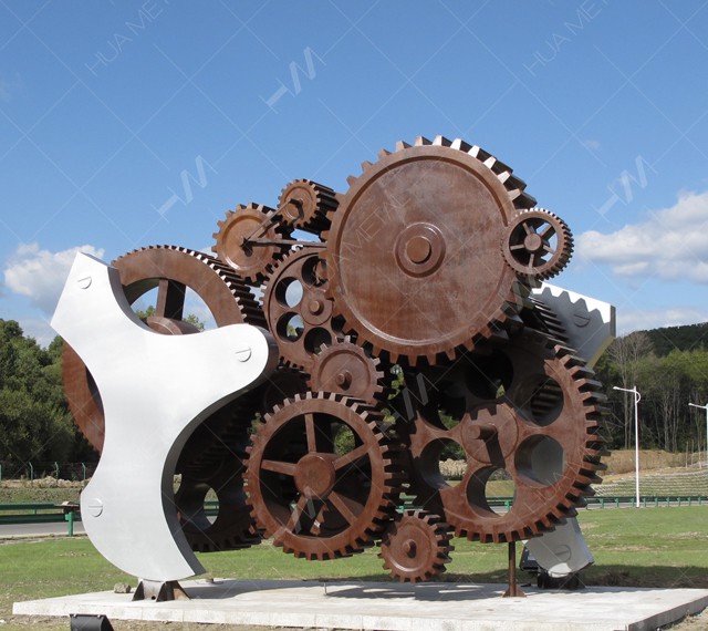 Spraymalt stål kunstskulptur