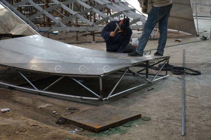 Hammering-forging-the-stainless-steel-sculpture-fabrication